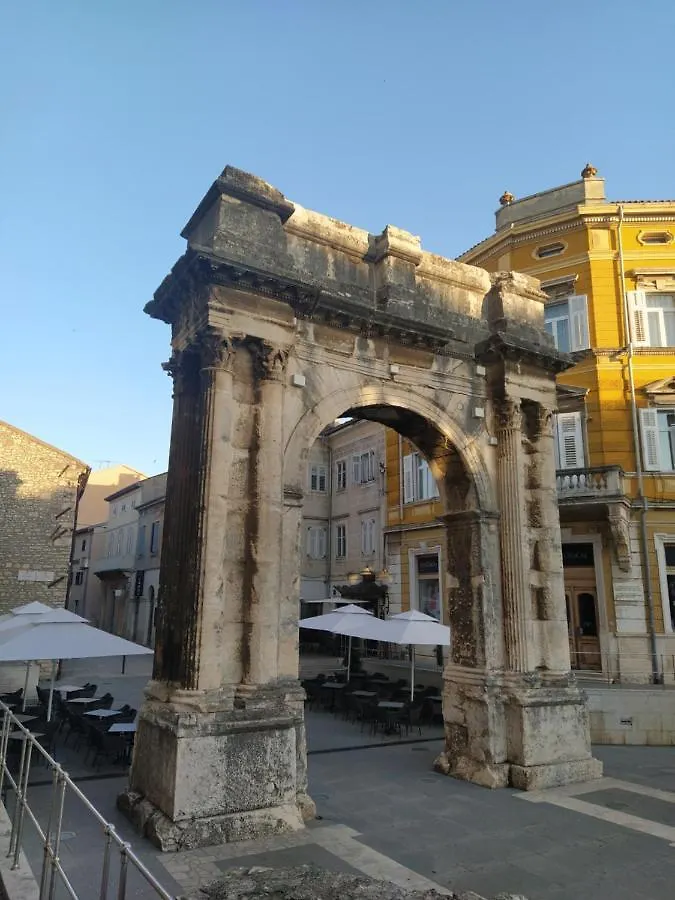 Dejan Apartment Pula 0*,