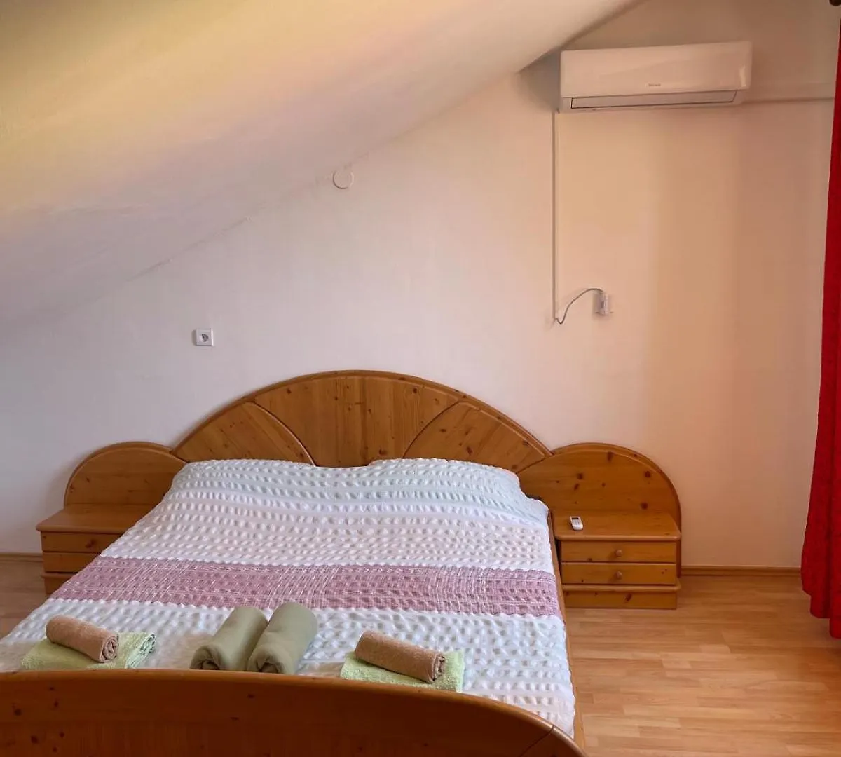 Dejan Apartment Pula 0*,